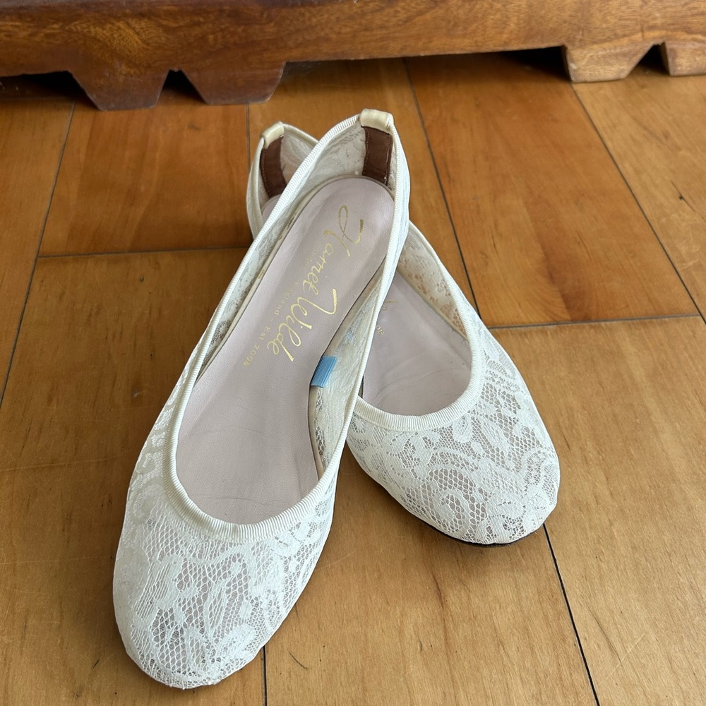 Cream Lace Flats with Rounded Toe and Elegant Design